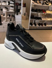 Siyah Taşlı Yüksek Taban Bağcıklı Spor Ayakkabı