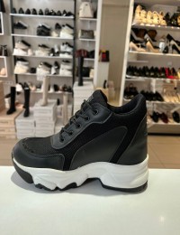 Siyah Işıltılı Yüksek Taban Bağcıklı Spor Ayakkabı