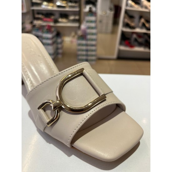 Bej Kalın Topuk Gold Toka Klasik Terlik