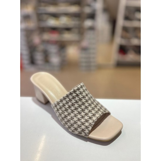 Bej Kalın Topuk Kaz Ayağı Desen Klasik Terlik