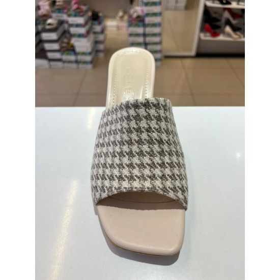 Bej Kalın Topuk Kaz Ayağı Desen Klasik Terlik