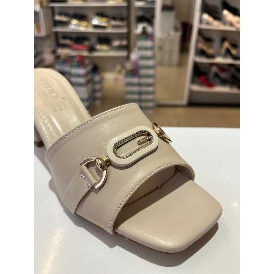 Bej Kalın Topuk Taş Tokalı Klasik Terlik