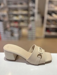 Bej Kalın Topuk Taş Tokalı Klasik Terlik