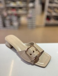 Bej Kısa Kalın Topuk Kilteli Terlik