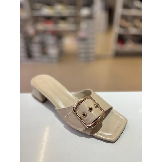 Bej Kısa Kalın Topuk Kilteli Terlik