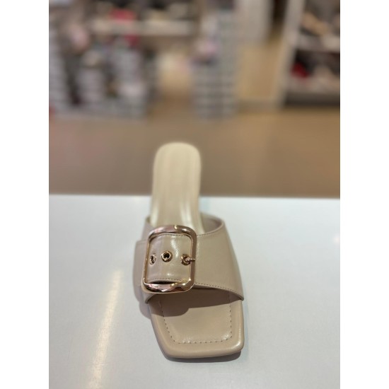 Bej Kısa Kalın Topuk Kilteli Terlik