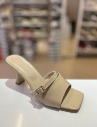 Bej Rugan Gümüş Tokalı Topuklu Terlik