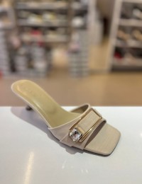 Bej Tek Bant Elmas Taşlı Kısa Topuk Terlik