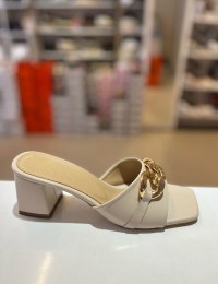 Bej Tek Bant Zincir Toka Topuklu Terlik