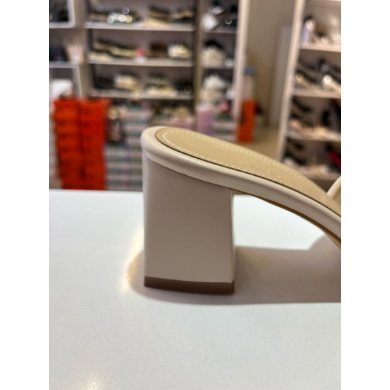 Bej Tek Bant Zincir Toka Topuklu Terlik