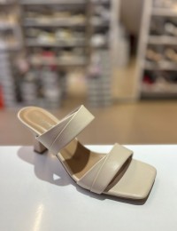 Bej Çift Bantlı Topuklu Terlik