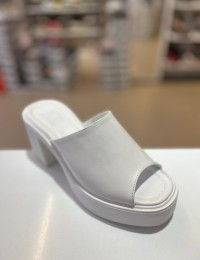 Beyaz Kalın Platform Topuk Düz Terlik