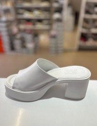 Beyaz Kalın Platform Topuk Düz Terlik