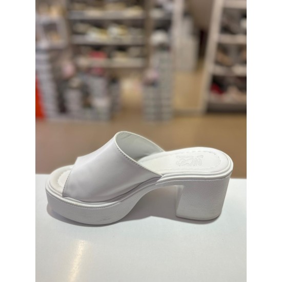 Beyaz Kalın Platform Topuk Düz Terlik