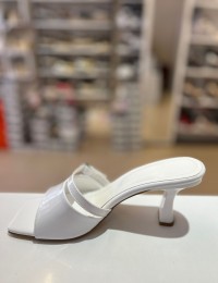 Beyaz Rugan Gümüş Tokalı Topuklu Terlik