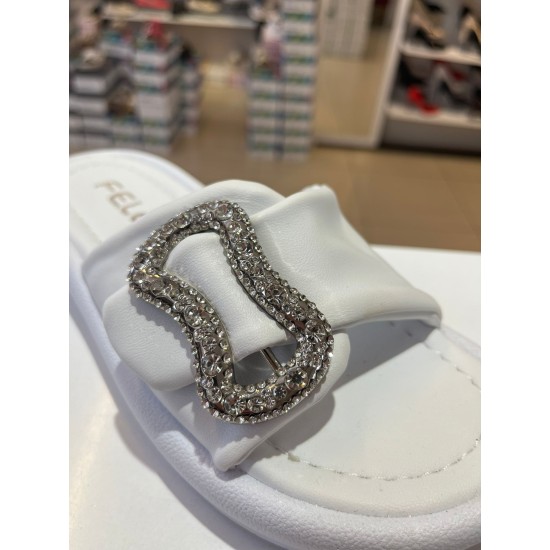 Beyaz Taşlı Gümüş Tokalı Yumuşak Taban Terlik