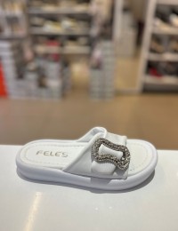 Beyaz Taşlı Gümüş Tokalı Yumuşak Taban Terlik