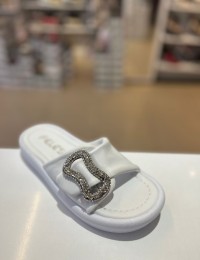 Beyaz Taşlı Gümüş Tokalı Yumuşak Taban Terlik