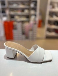 Beyaz Tek Bant Topuklu Düz Terlik