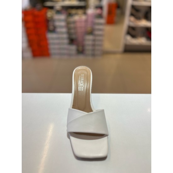 Beyaz Tek Bant Topuklu Düz Terlik