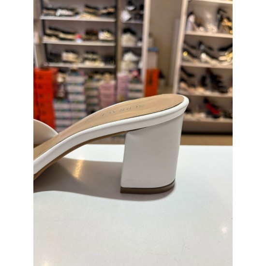 Beyaz Tek Bant Topuklu Düz Terlik