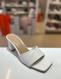 Beyaz Tek Bant Topuklu Düz Terlik