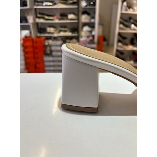 Beyaz Tek Bant Zincir Toka Topuklu Terlik