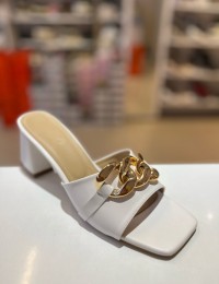 Beyaz Tek Bant Zincir Toka Topuklu Terlik