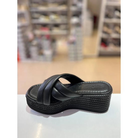 Siyah Dolgu Taban Çapraz Bant Terlik