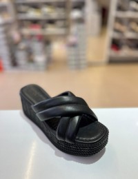 Siyah Dolgu Taban Çapraz Bant Terlik