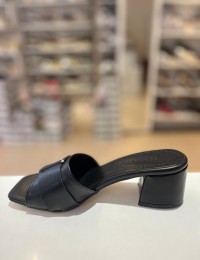 Siyah Kalın Topuk Gümüş Toka Klasik Terlik