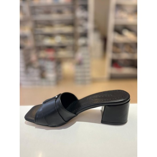 Siyah Kalın Topuk Gümüş Toka Klasik Terlik