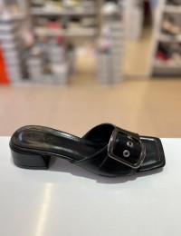 Siyah Kısa Kalın Topuk Kilteli Terlik