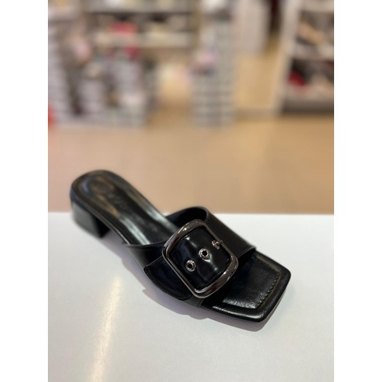 Siyah Kısa Kalın Topuk Kilteli Terlik