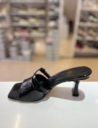 Siyah Rugan Gümüş Tokalı Topuklu Terlik