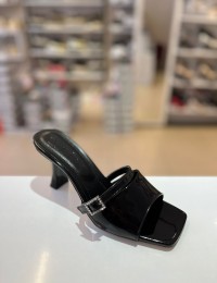 Siyah Rugan Gümüş Tokalı Topuklu Terlik