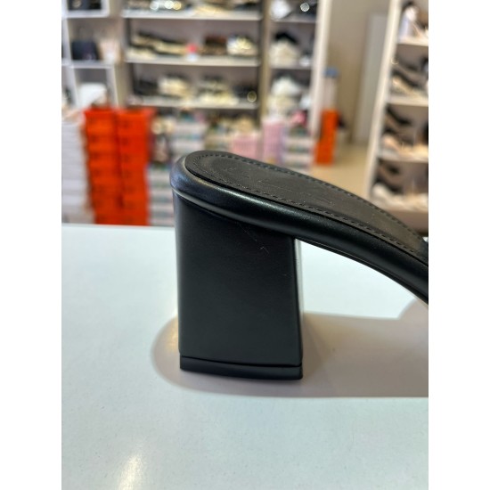 Siyah Tek Bant Zincir Toka Topuklu Terlik