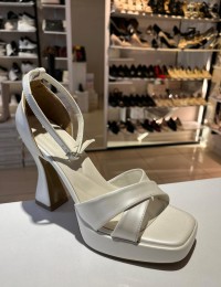 Beyaz Cilt Çapraz Bant Bilekten Bağlamalı Platform Ayakkabı