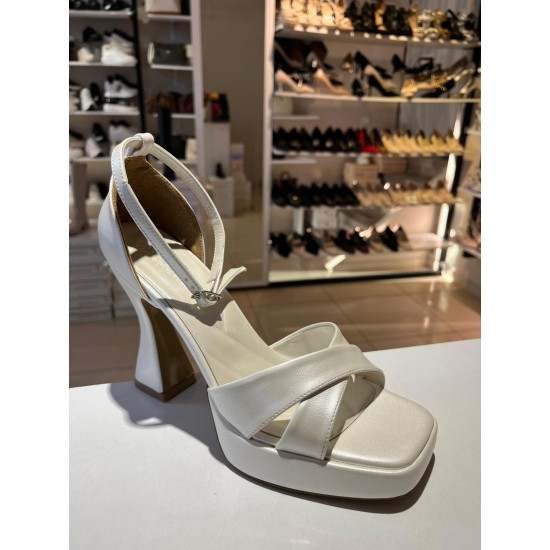 Beyaz Cilt Çapraz Bant Bilekten Bağlamalı Platform Ayakkabı