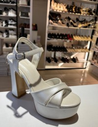 Beyaz Cilt Çapraz Bant Platform Ayakkabı