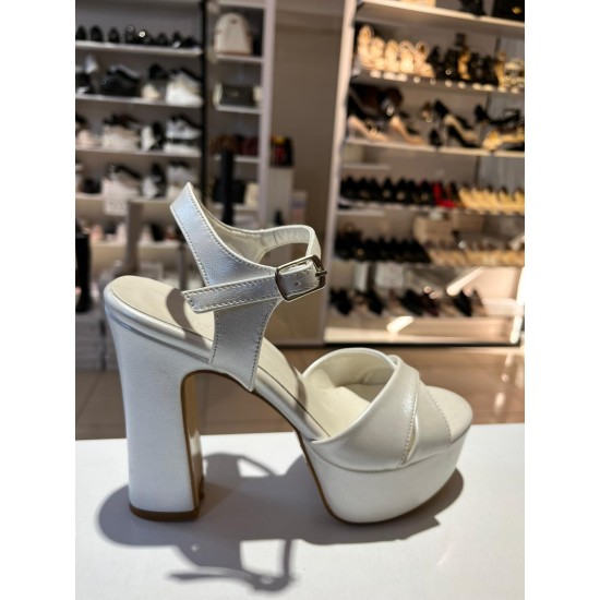 Beyaz Cilt Çapraz Bant Platform Ayakkabı