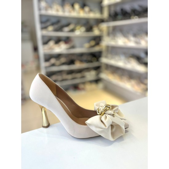 Bej Gold Toka Kırışık Kumaş Detay Sivri Burun Stiletto