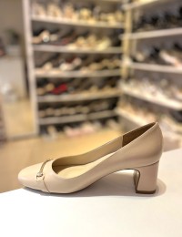 Bej Kalın Kısa Topuk Gold Tokalı Oval Burun Stiletto