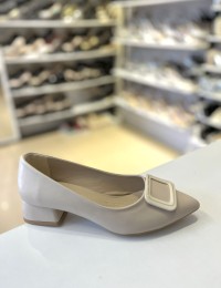 Bej Kalın Kısa Topuk Gold Çerçeve Toka Klasik Stiletto