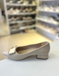 Bej Kalın Kısa Topuk Gold Çiçekli Toka Sivri Burun Stiletto