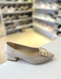 Bej Kalın Kısa Topuk Gold Çiçekli Toka Sivri Burun Stiletto