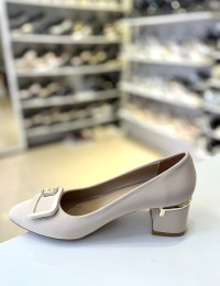 Bej Kalın Kısa Topuk Mat Saten Mini Gold Toka Stiletto