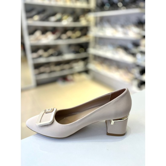 Bej Kalın Kısa Topuk Mat Saten Mini Gold Toka Stiletto