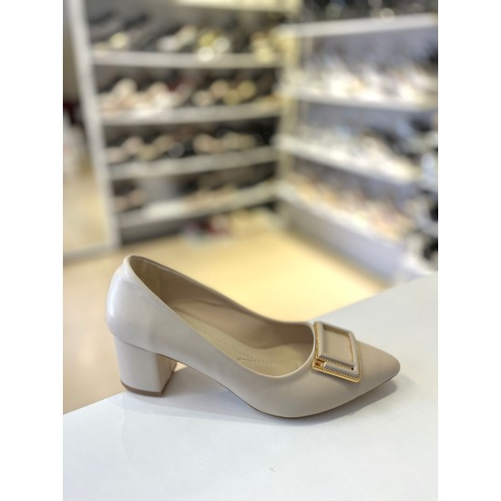 Bej Kalın Kısa Topuk Sivri Burun Kare Tokalı Stiletto