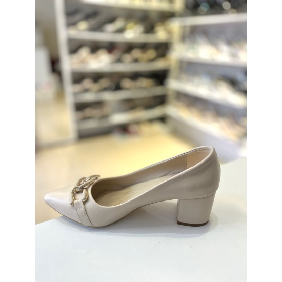 Bej Kalın Kısa Topuk Sivri Burun Zincir Tokalı Stiletto